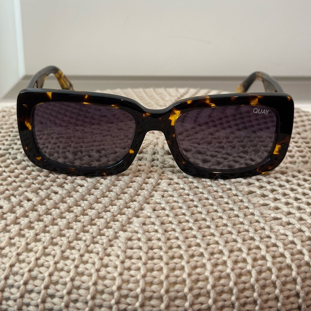 QUAY YADA YADA Sunglasses🤎